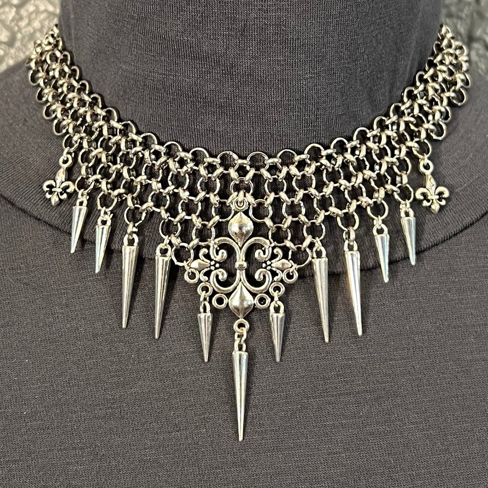 Fleur de Lis Gothic Renaissance Handmade Chainmail Choker Bib Necklace Spikes - Picture 8 of 16